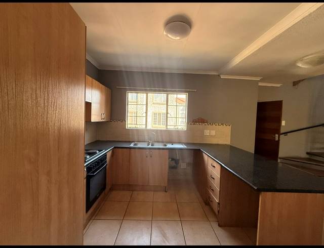 3 BEDROOM FLAT FOR SALE IN CASTLEVIEW